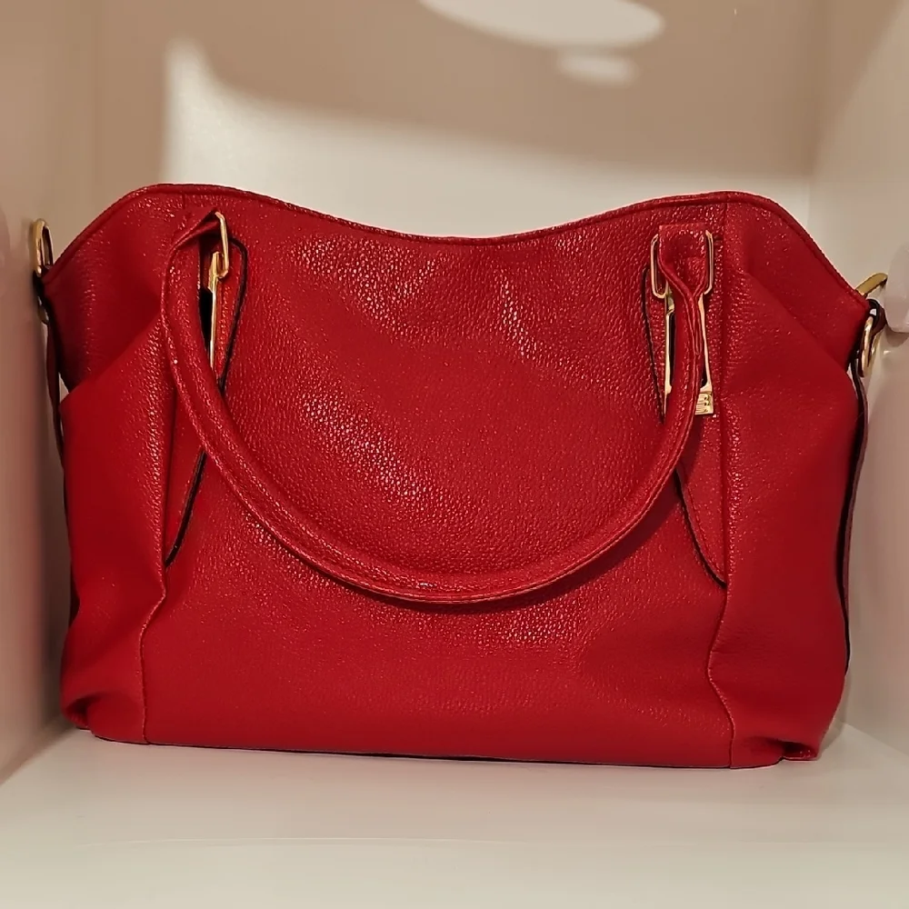 Boutique | Vibrant Fashion Red Shoulder Bag - Picture 1 of 6
